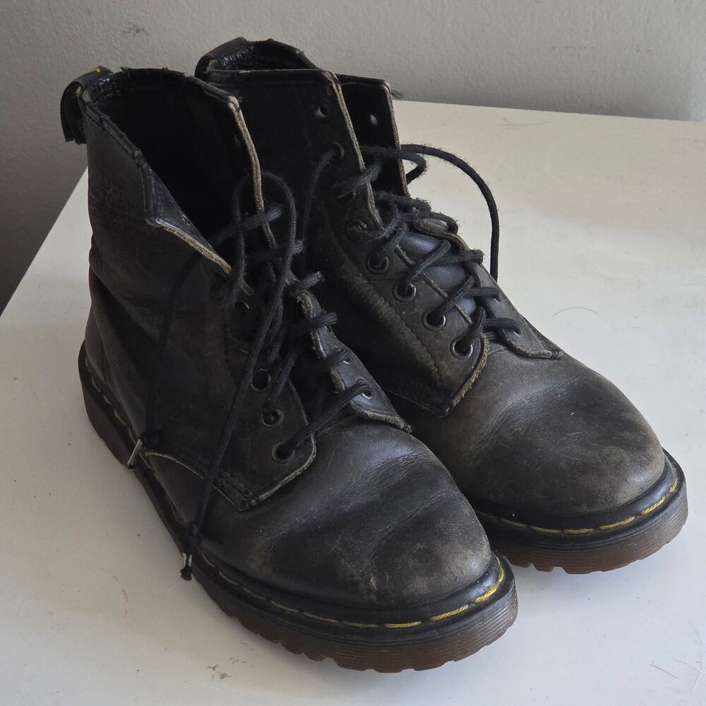 Vintage Dr. Martens 1460 Boots – Made in England – UK 5 / US Women’s 7